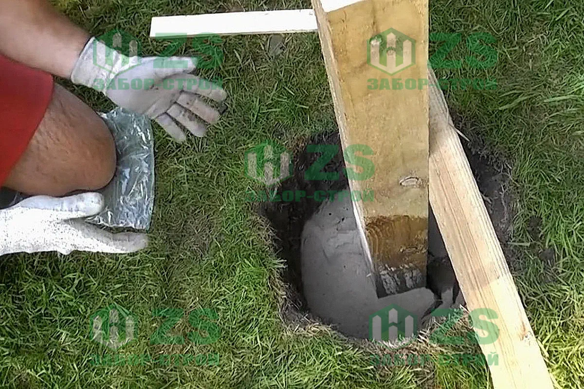 Забор на деревянных столбах Забор на деревянных столбах